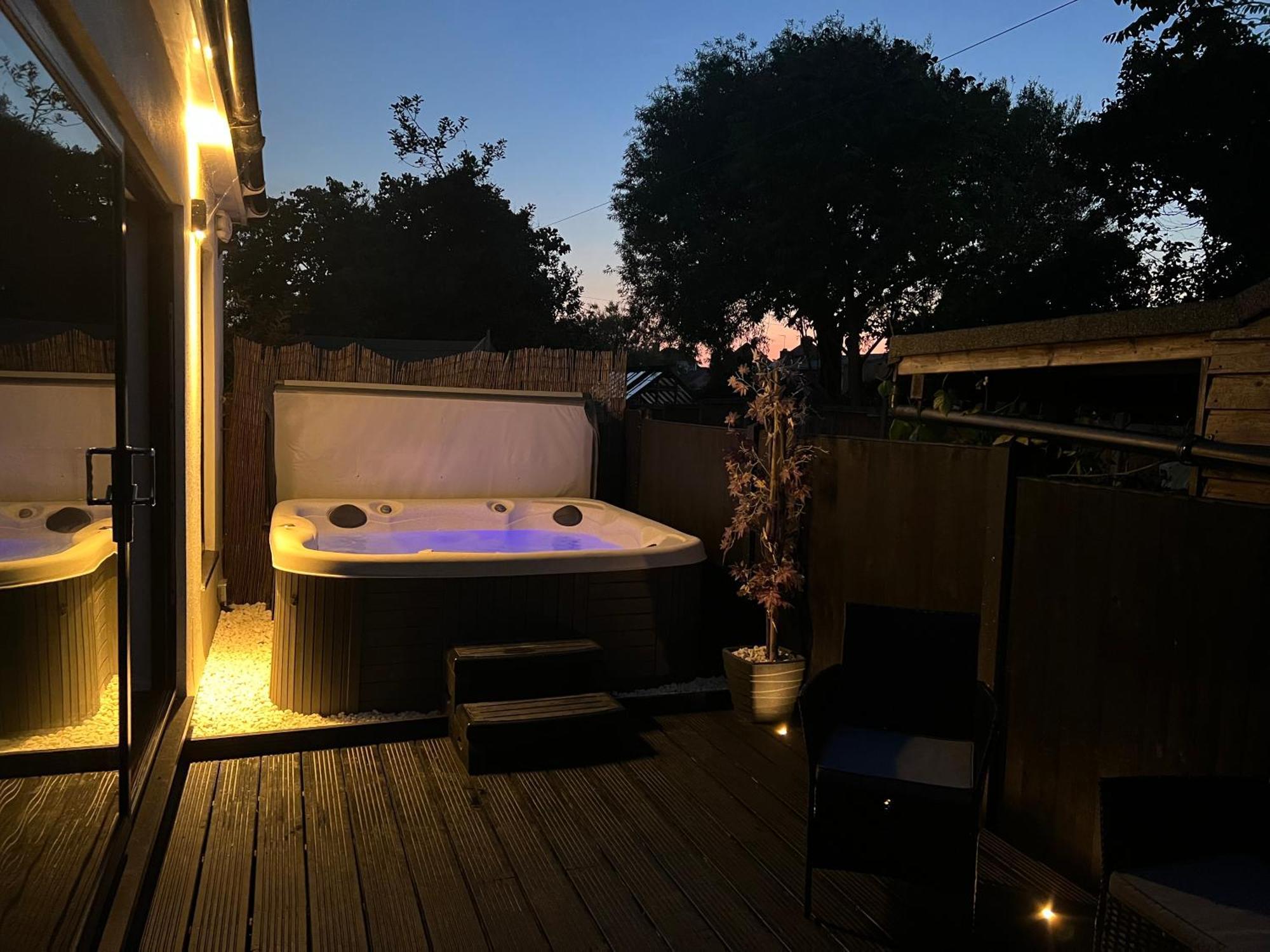 The Broadway Beach House With Hot Tub 헌베이 외부 사진