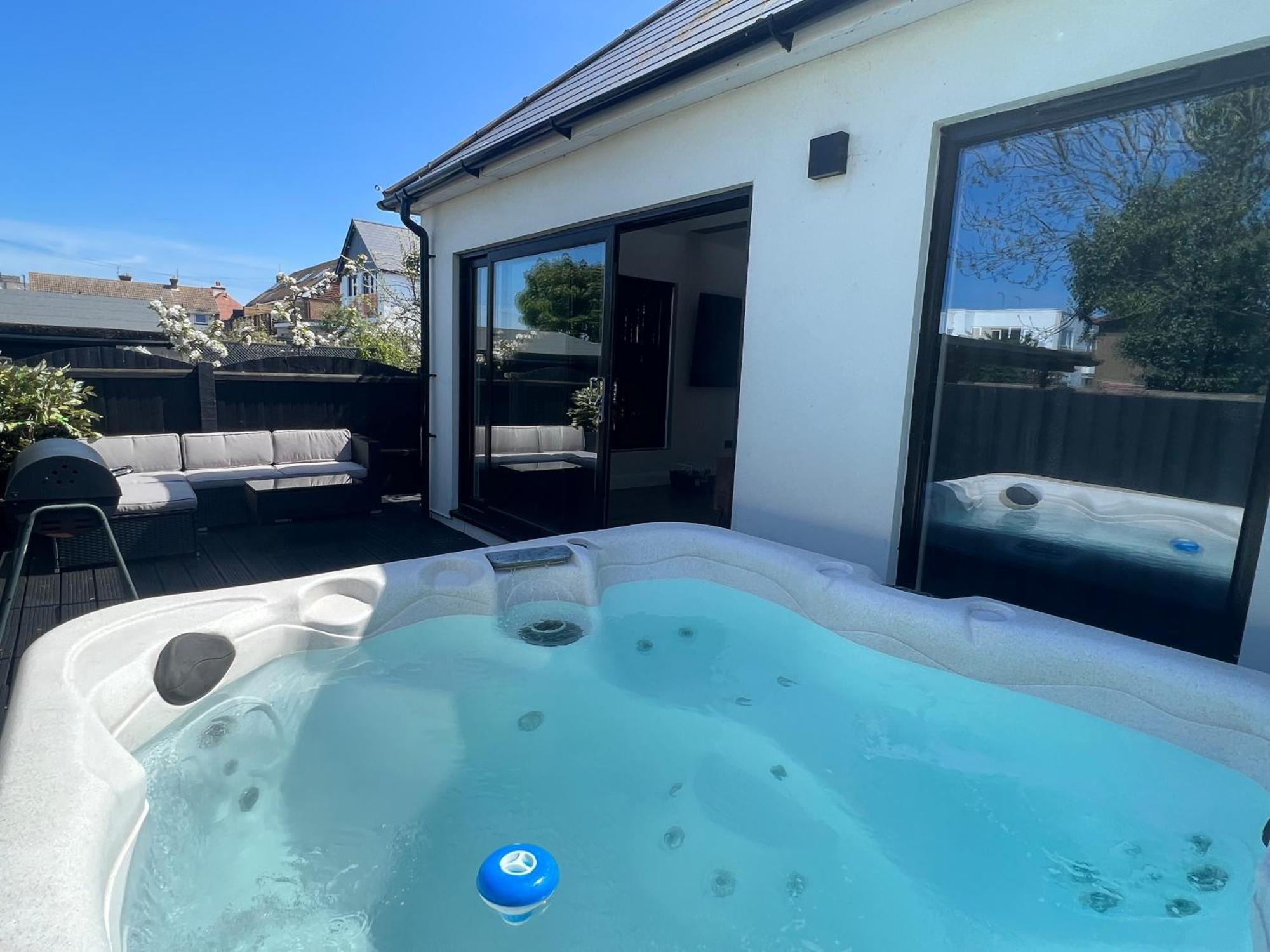 The Broadway Beach House With Hot Tub 헌베이 외부 사진